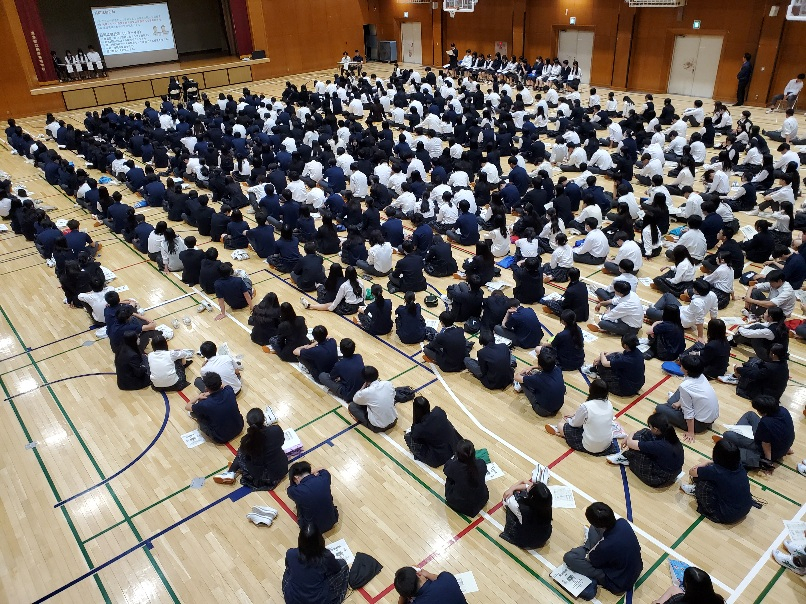 総会　体育館アリーナ左